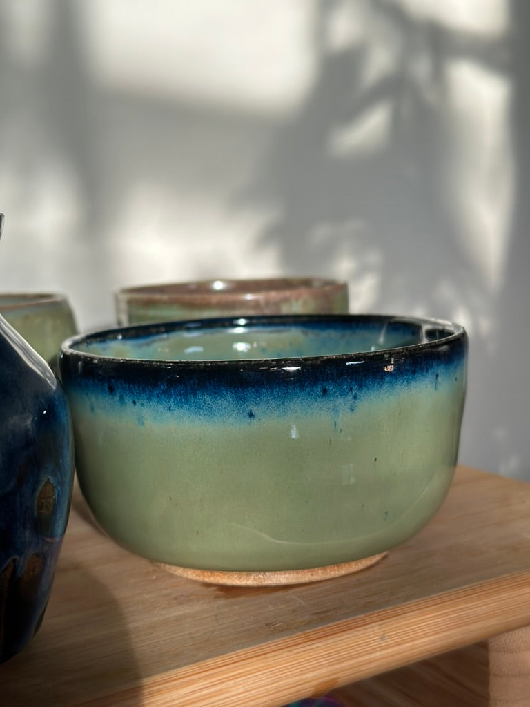 Karen / Green bowl with blue rim