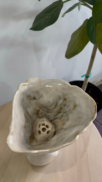 Lorraine / White sculptural vase