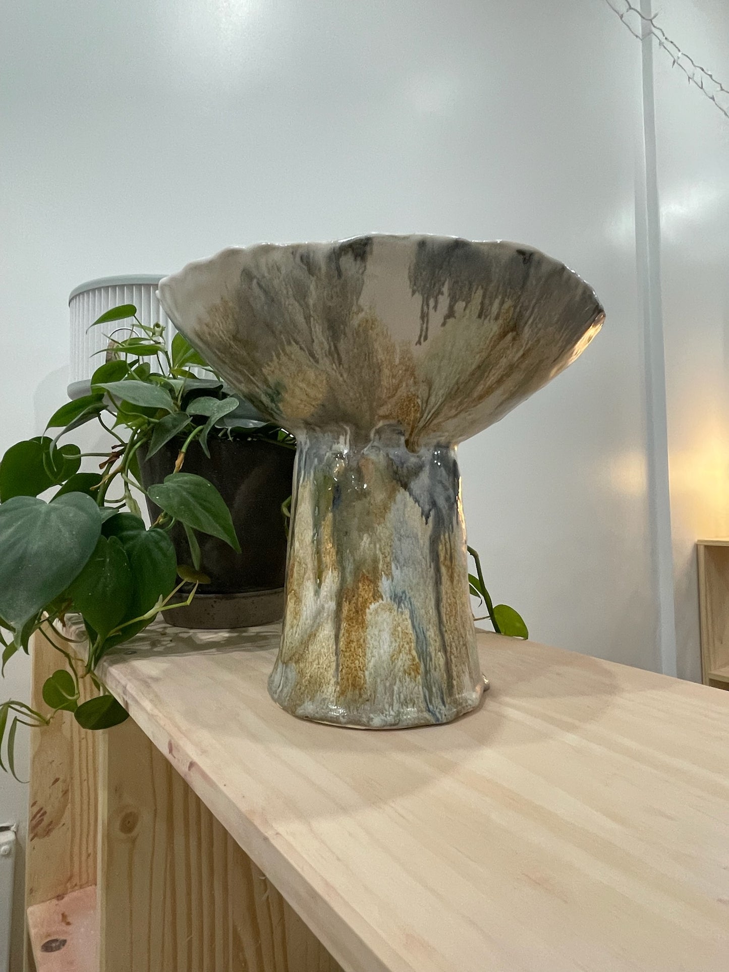 Lorraine / Multi-colored pedestal bowl
