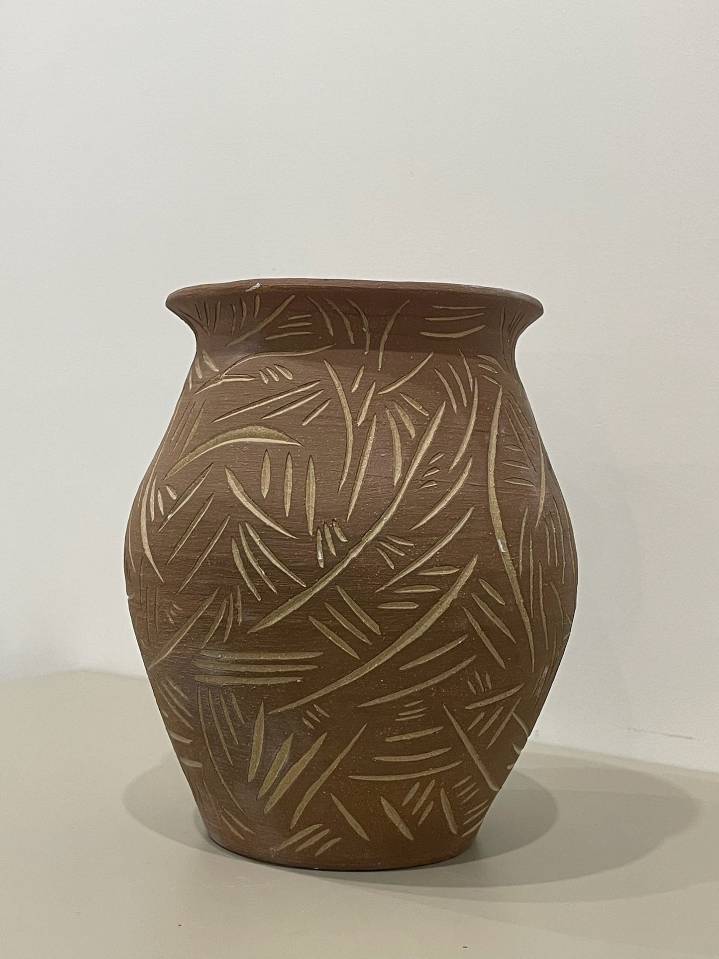 Marissa / Large brown vase with carving
