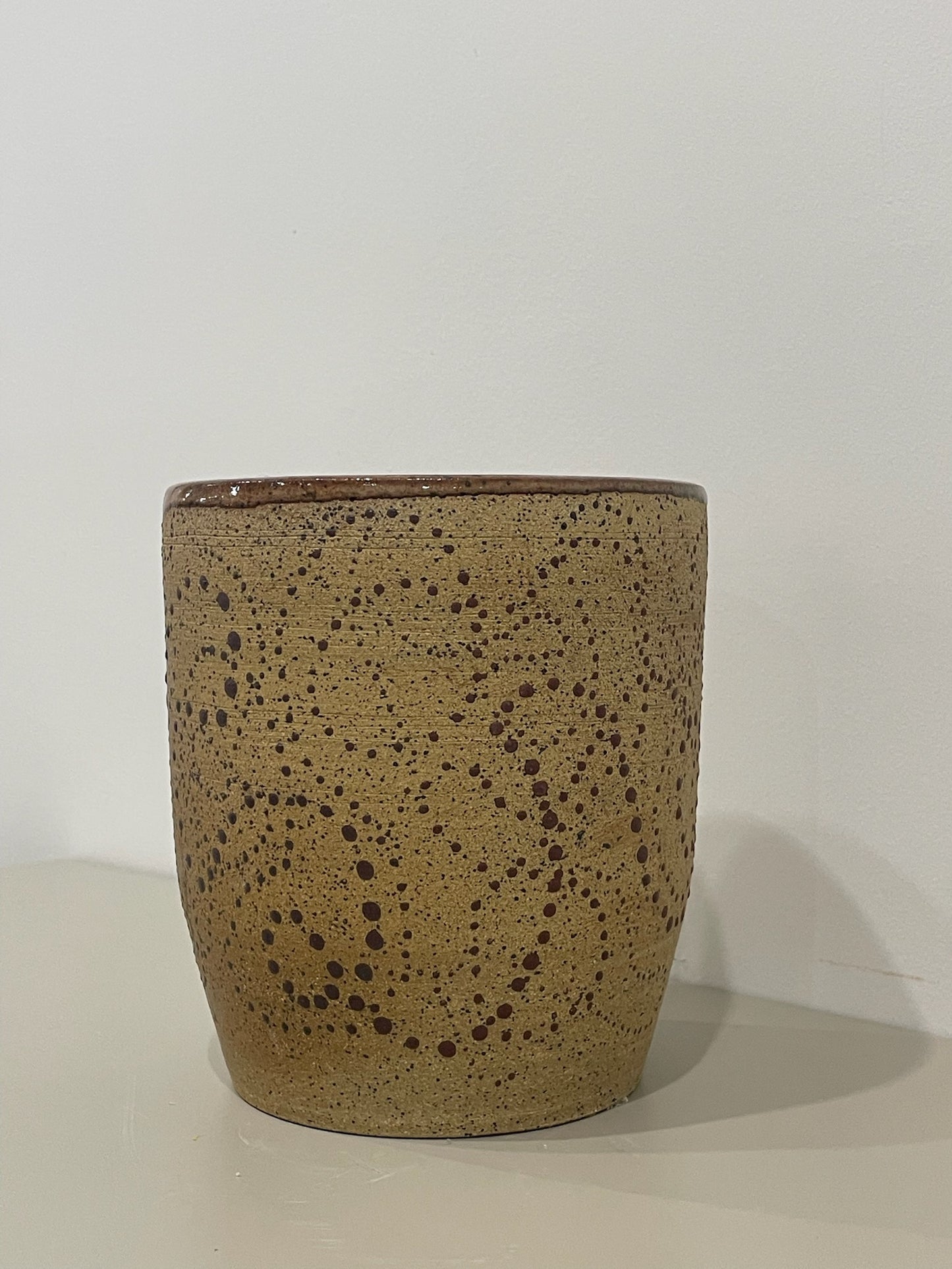 Marissa / Brown pot with narrow bottom, decorated with brown dots