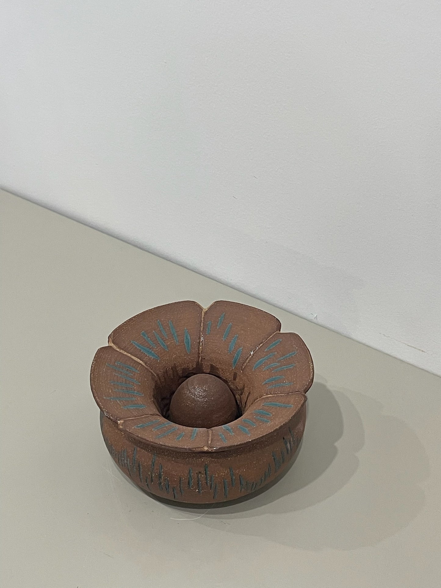 Marissa / Flower shaped ashtray