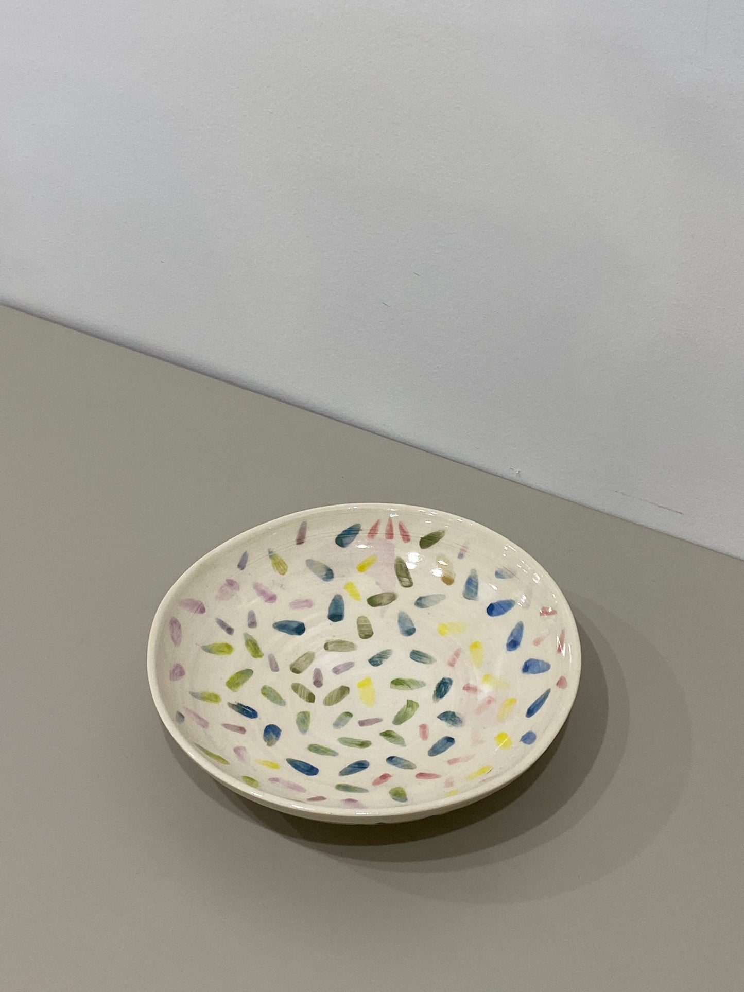 Marissa / Small plate with colorful speckles