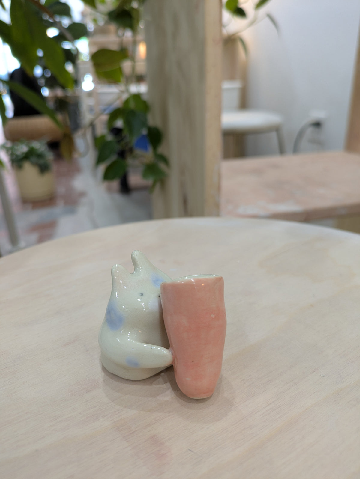 Emiko / tiny vase bunny