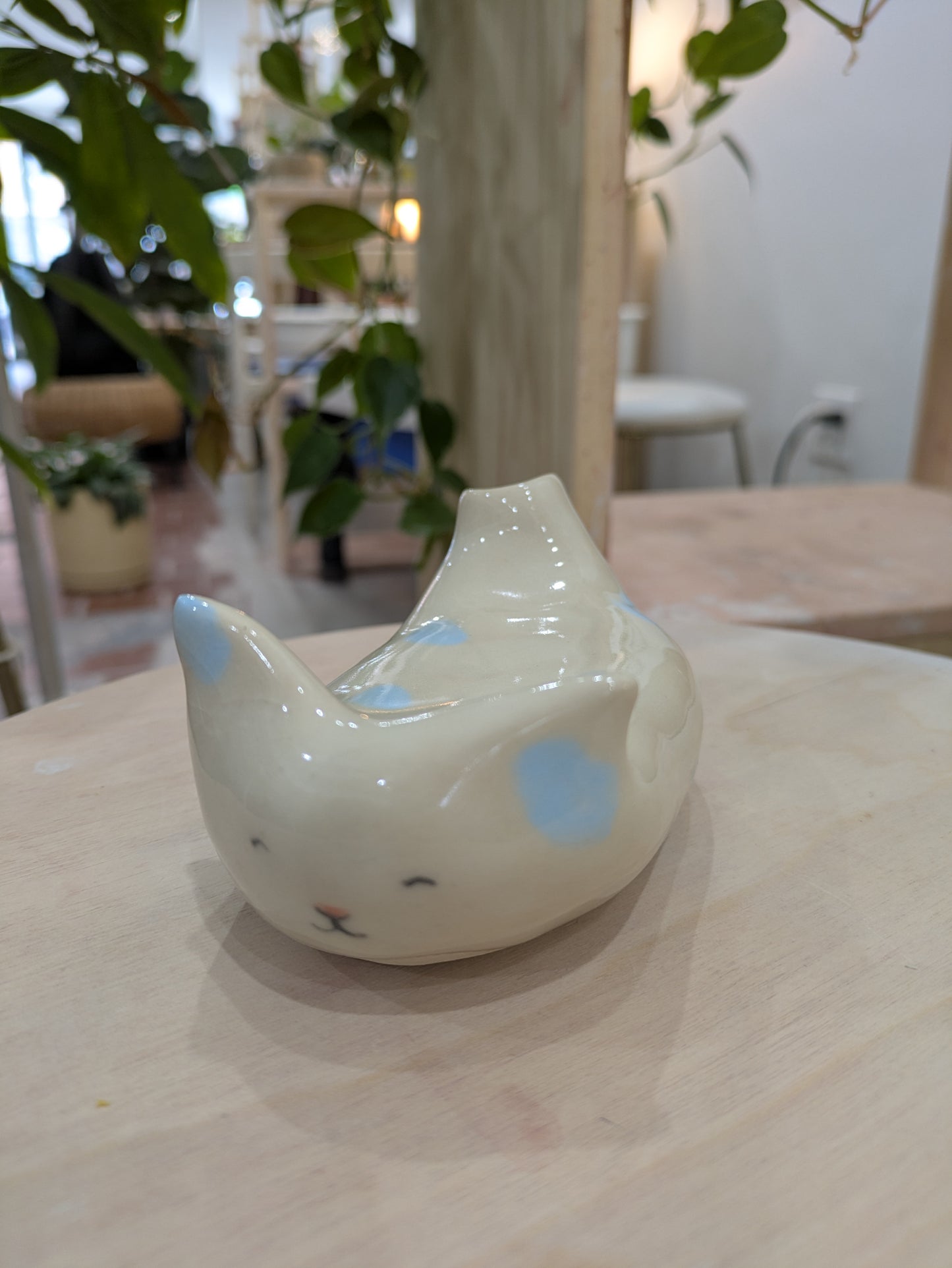Emiko / blue dots cat vase
