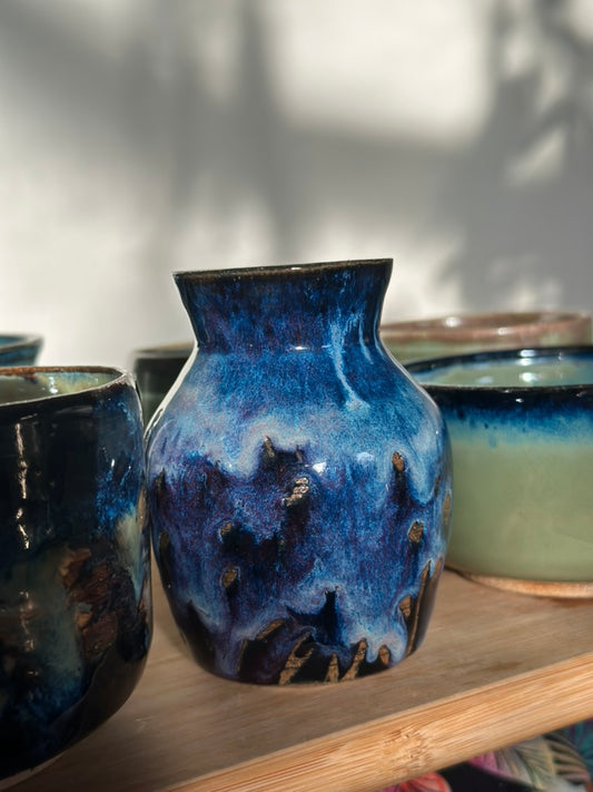 Karen / Mini vase with blue glaze