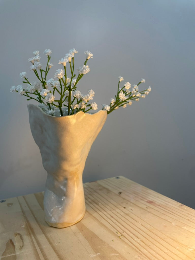 Lorraine / White sculptural vase
