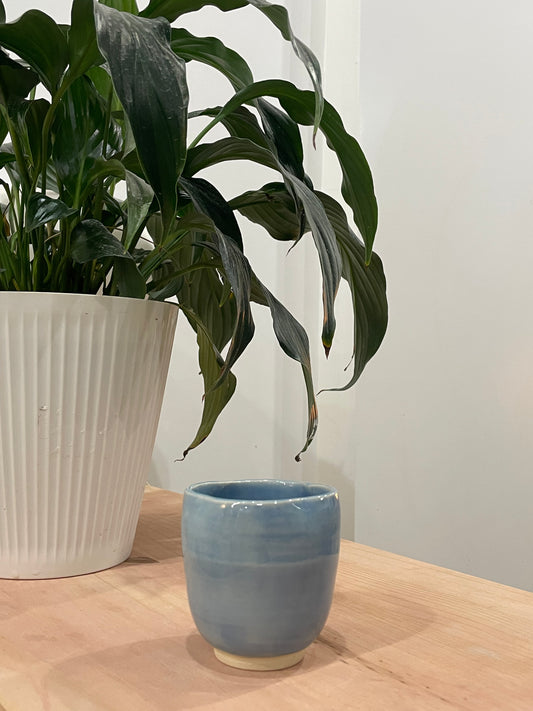 Judy / Blue floral shaped rim teacup