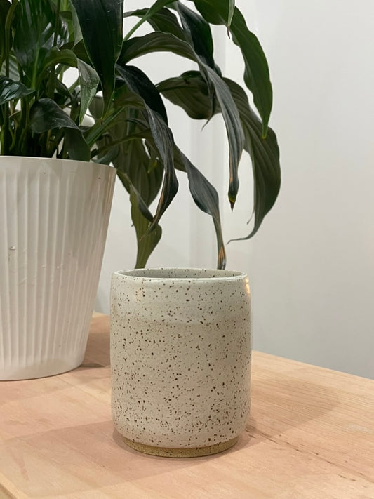 Kathleen / Speckled white cup with foot