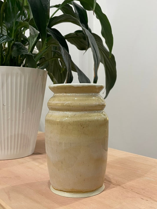 Kathleen / Glazed vase with pink waves