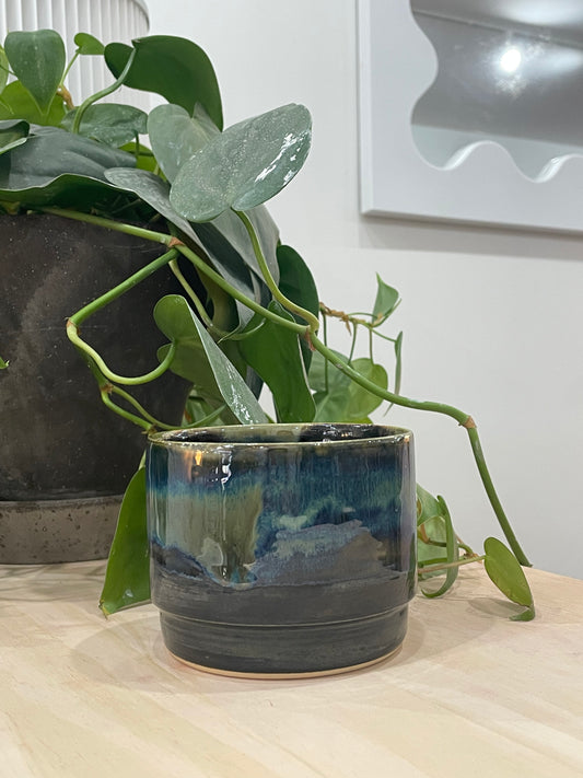 Karen / Glazed blue cup