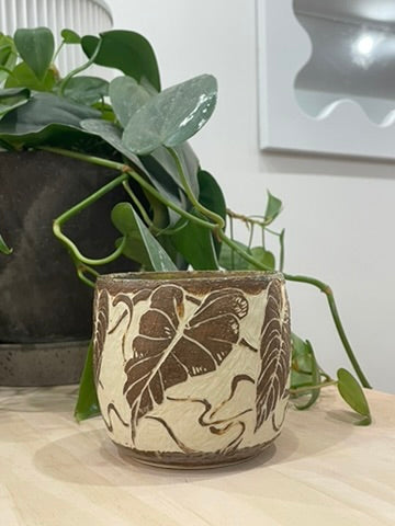 Karen / Hand-carved cup or plantar