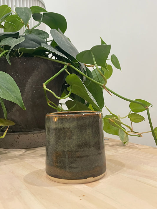 Kathleen / Dark brown cup