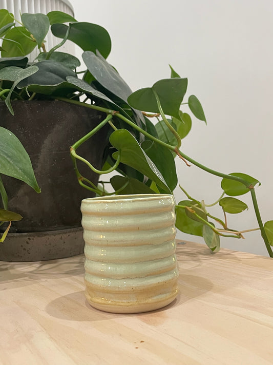 Kathleen / Pastel green cappuccino cup