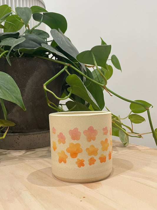 Kathleen / Cup with flower design