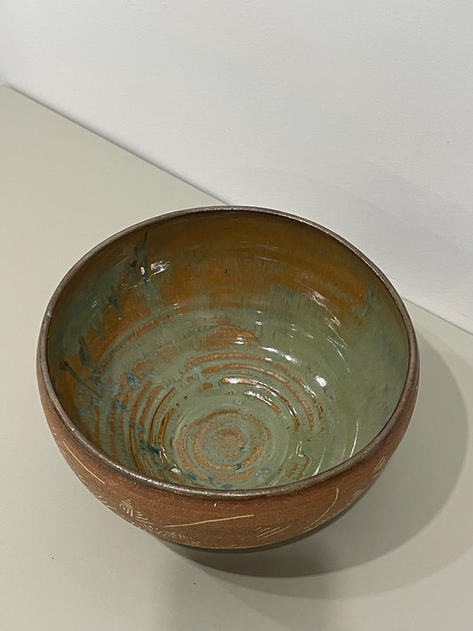 Marissa / Big decorative brown bowl with carvings