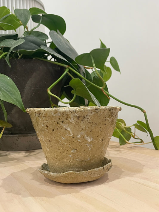 Lorraine / Small light brown flower pot with saucer