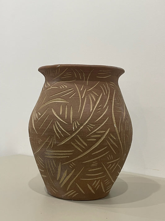 Marissa / Large brown vase with carving