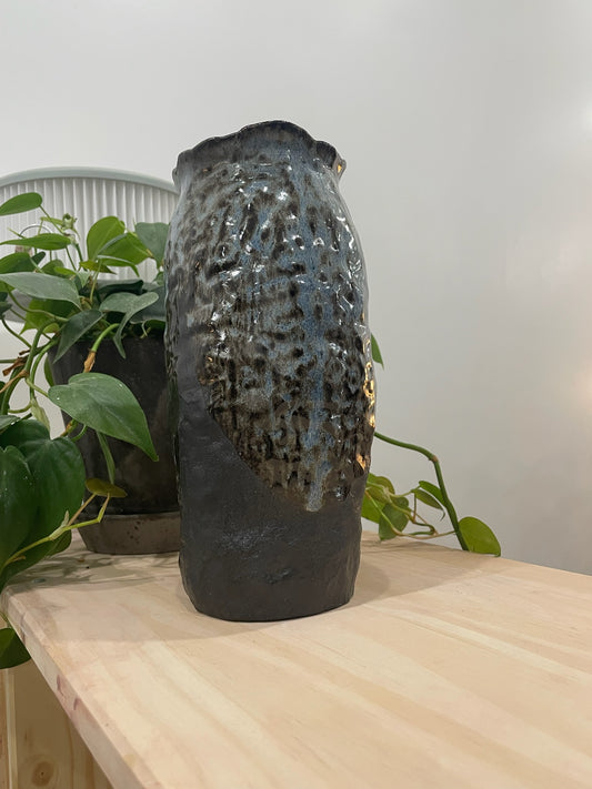 Lorraine / Dark brown vase with white and blue runny glaze