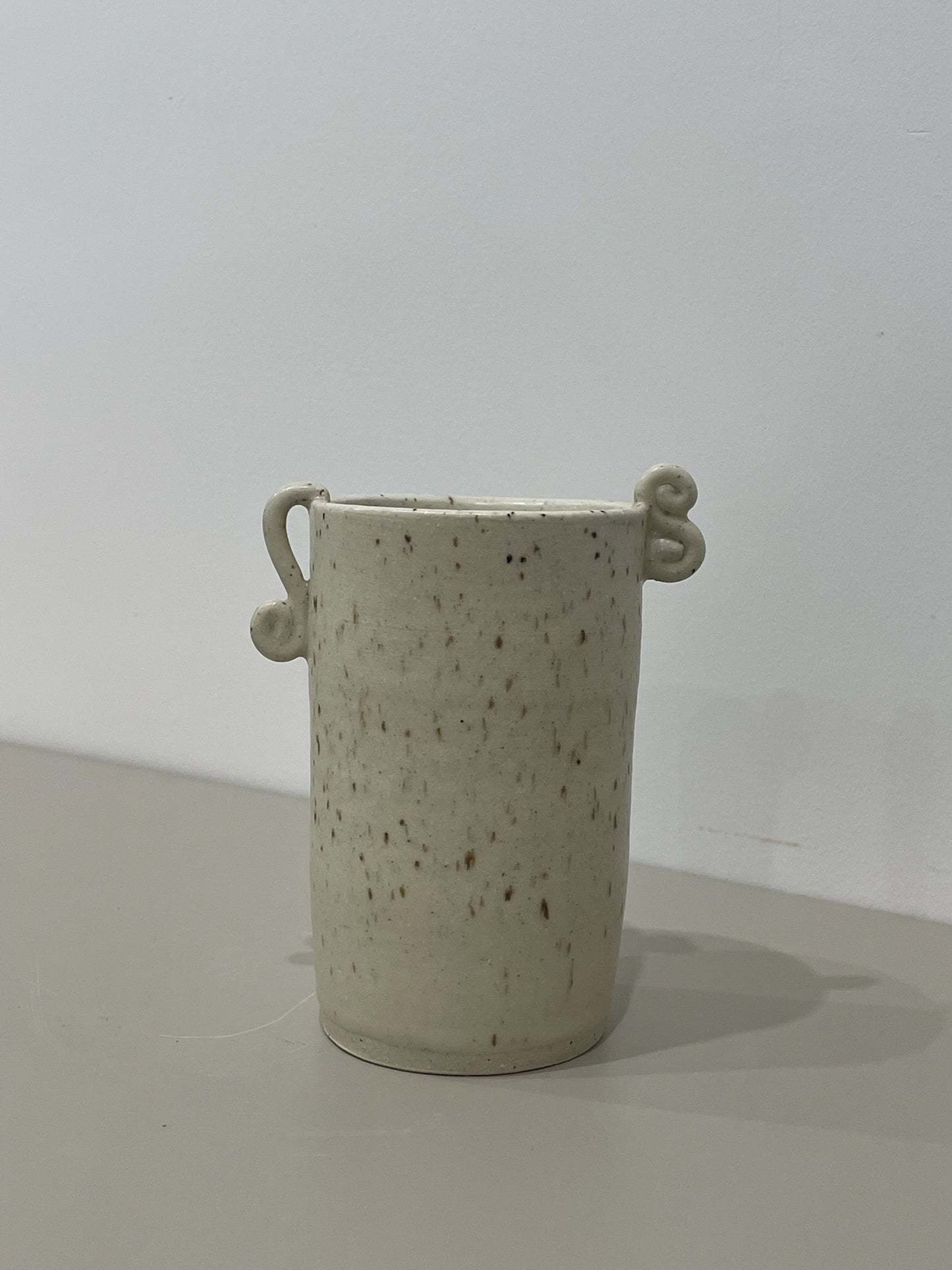 Katie / Speckled cream vase with swirly handles