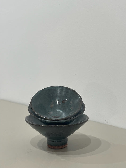 Marissa / Angled dark turquoise sauce bowls