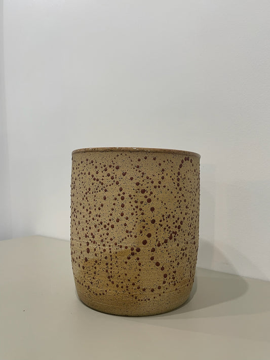 Marissa / Cylindrical brown pot with brown decorative dots