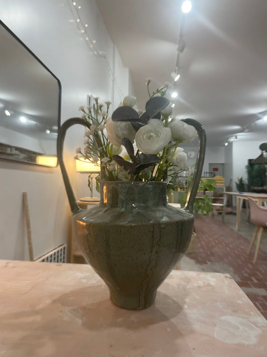 Caitlin / green vase