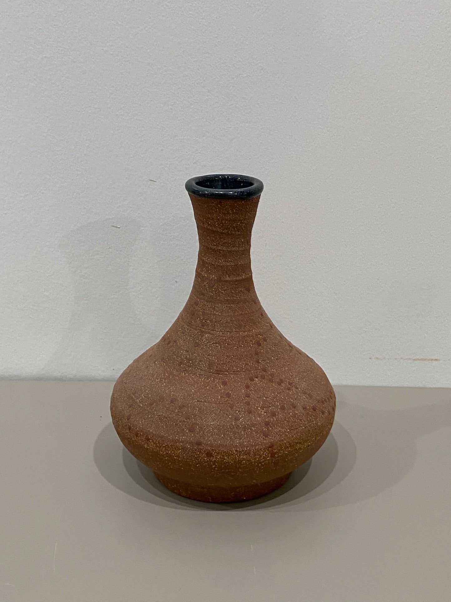 Marissa / Small vase with narrow neck